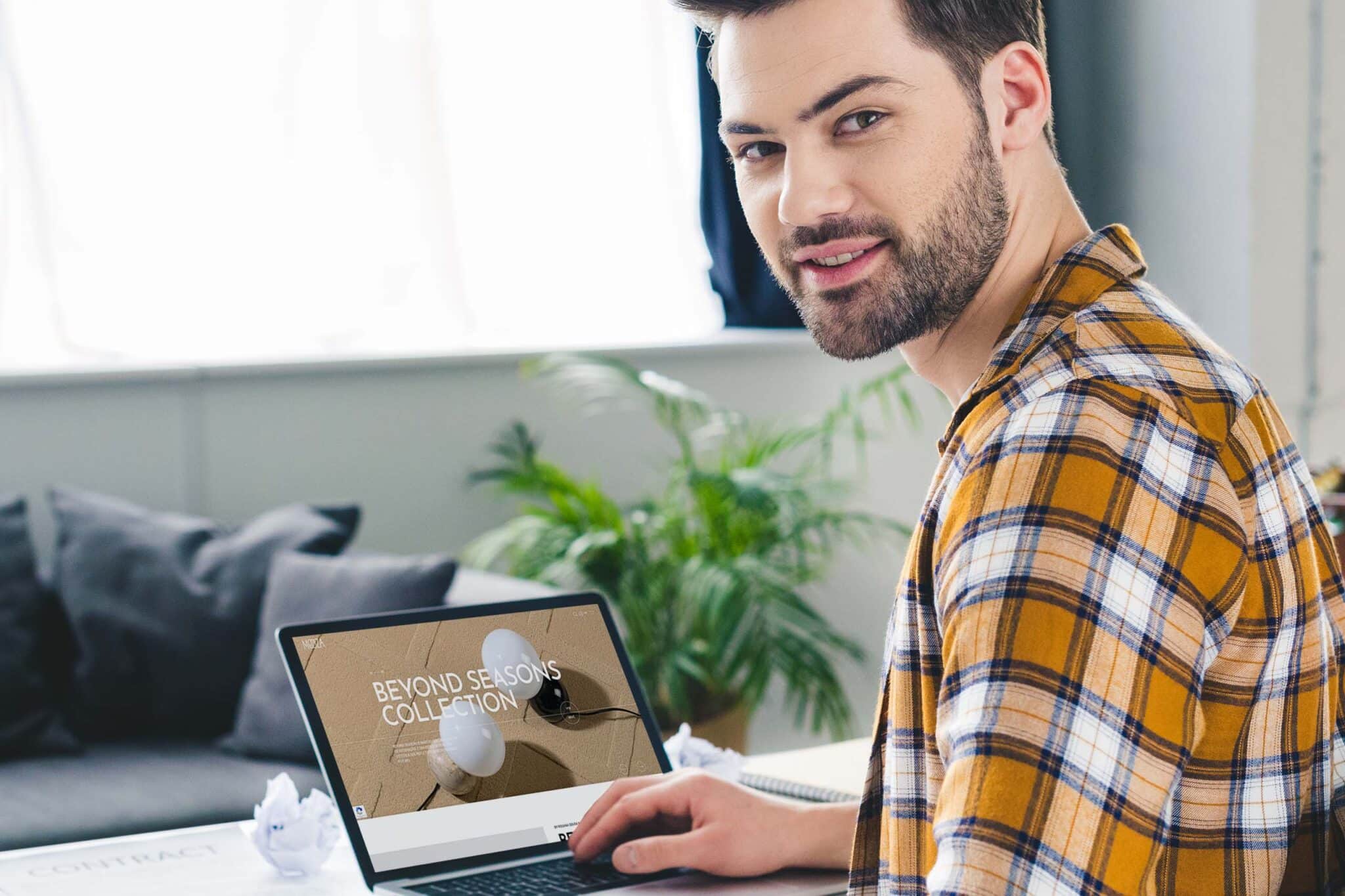 computador com o melhor site profissional